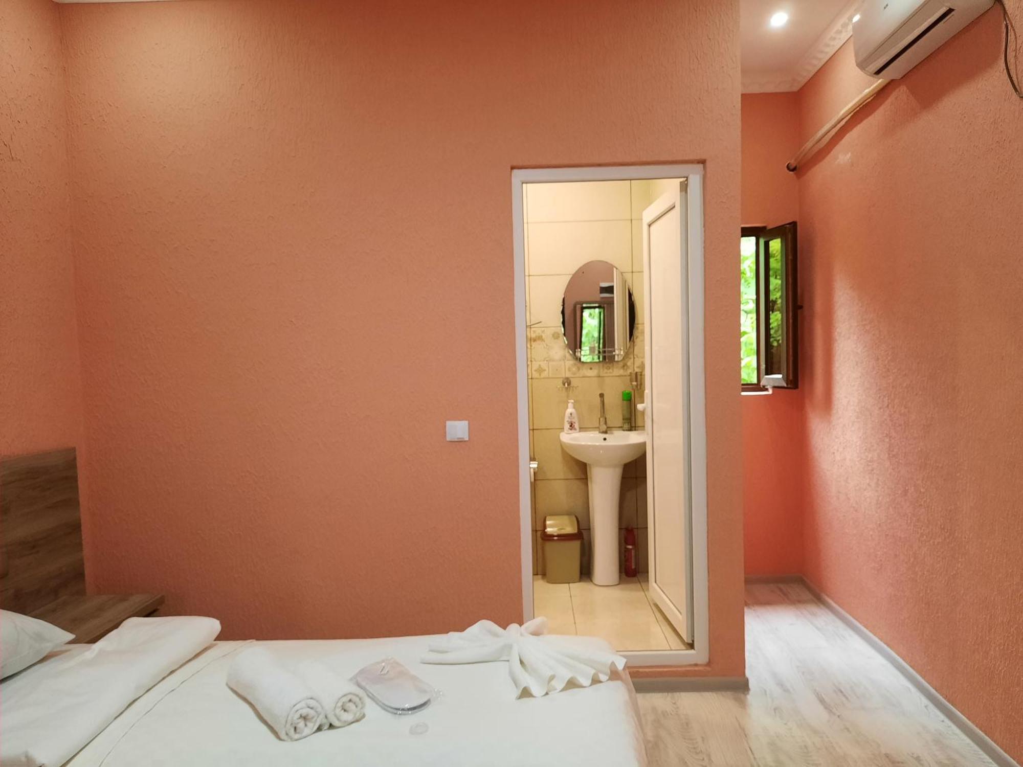 Inaisi Hotel Kutaisi Cameră foto
