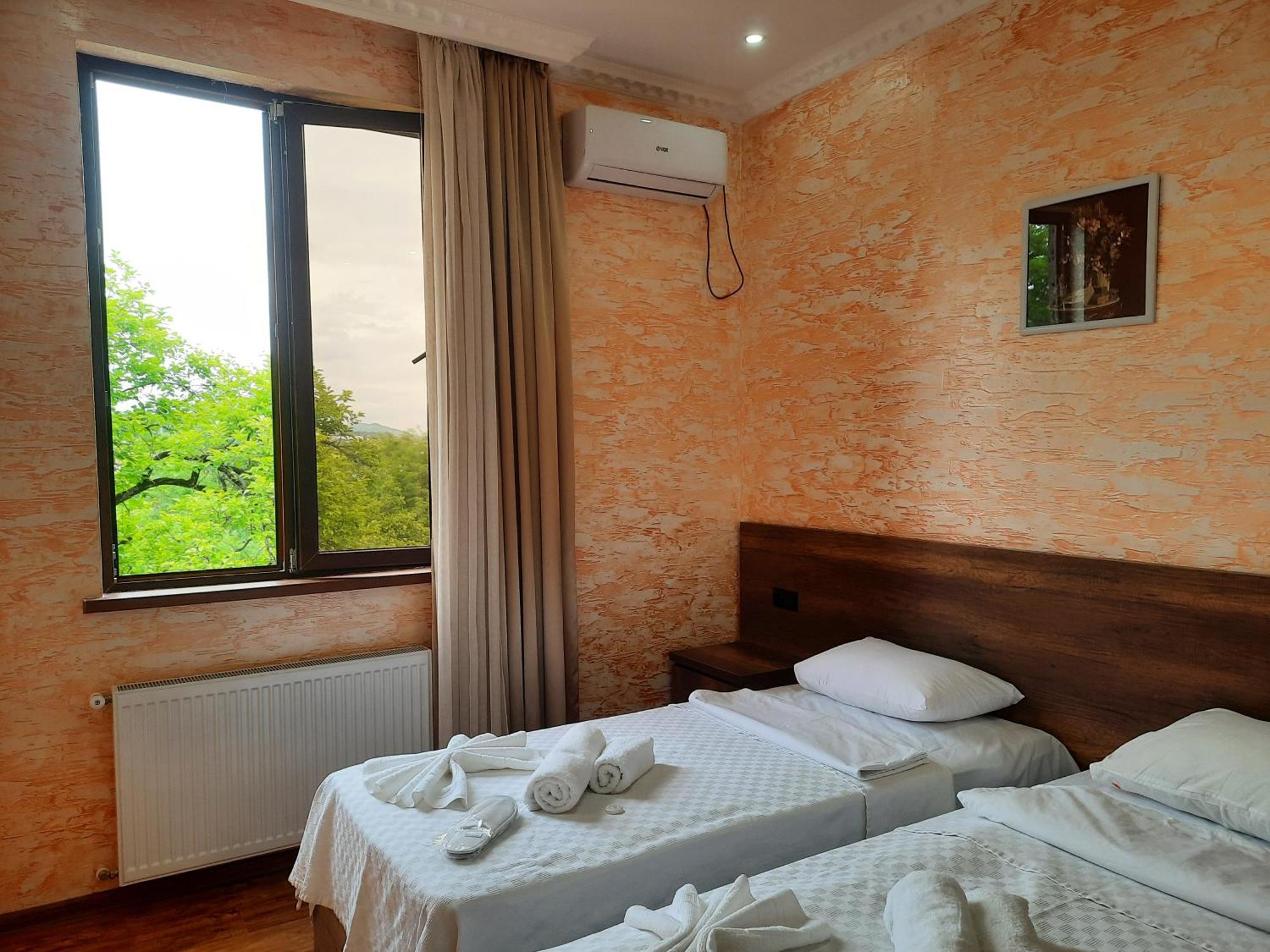 Inaisi Hotel Kutaisi Cameră foto